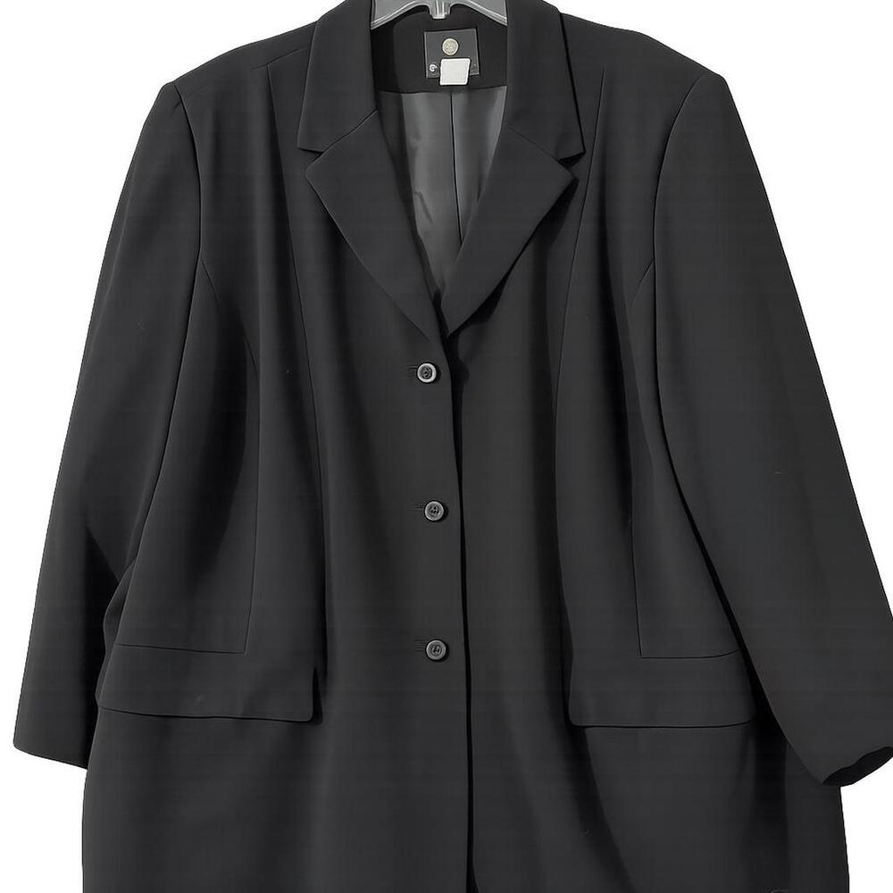 Maggie Barnes black blazer with 3/4 sleeves and button front.